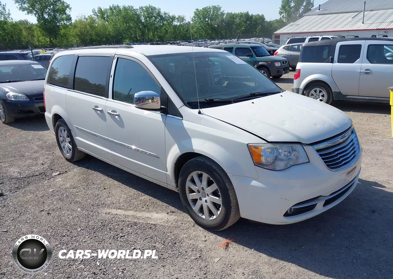 2012 Chrysler Town & Country Touring-L – zdjęcie 1 z 16
