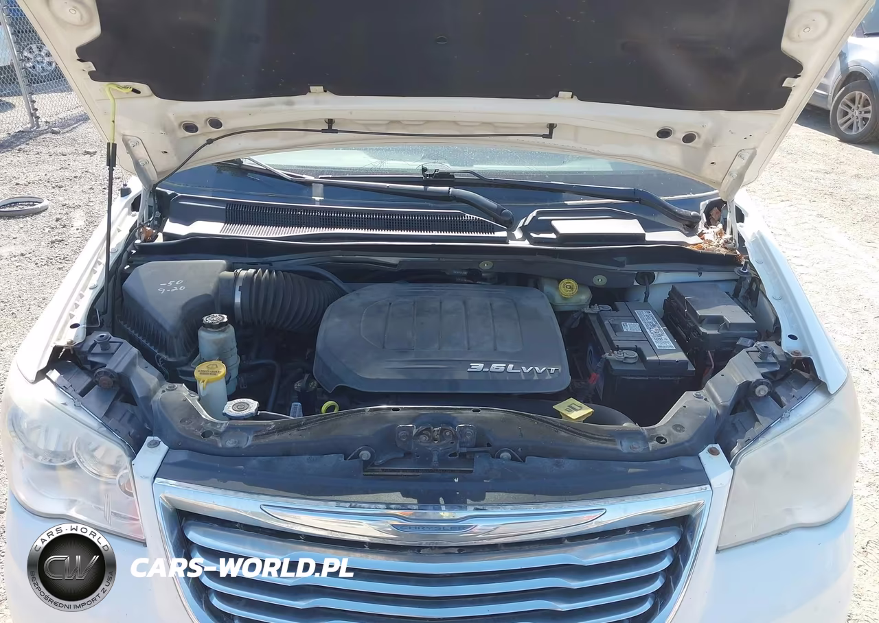 2012 Chrysler Town & Country Touring-L VIN:2C4RC1CG1CR326834 - 10