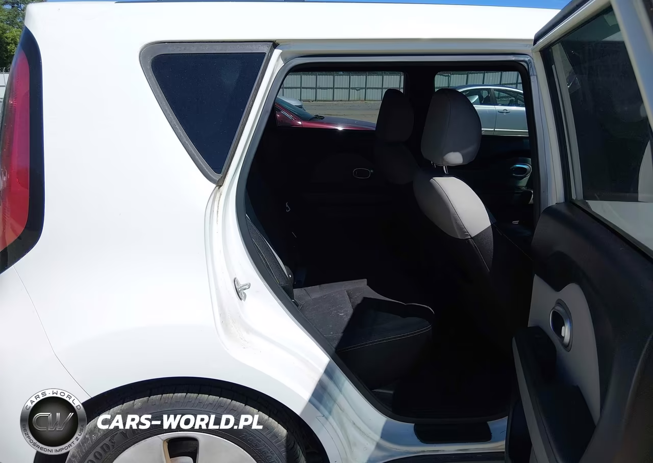 2016 Kia Soul + VIN:KNDJP3A5XG7367856 - 8