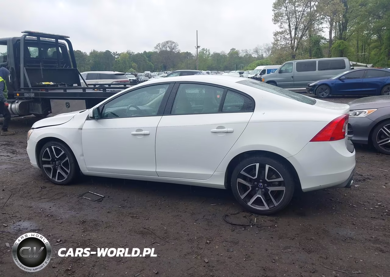 2018 Volvo S60 T5 Dynamic VIN:YV140MTL5J2462634 - 14
