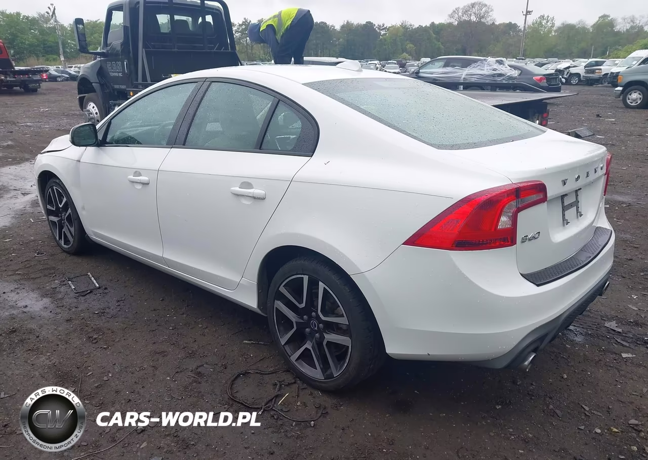 2018 Volvo S60 T5 Dynamic VIN:YV140MTL5J2462634 - 3