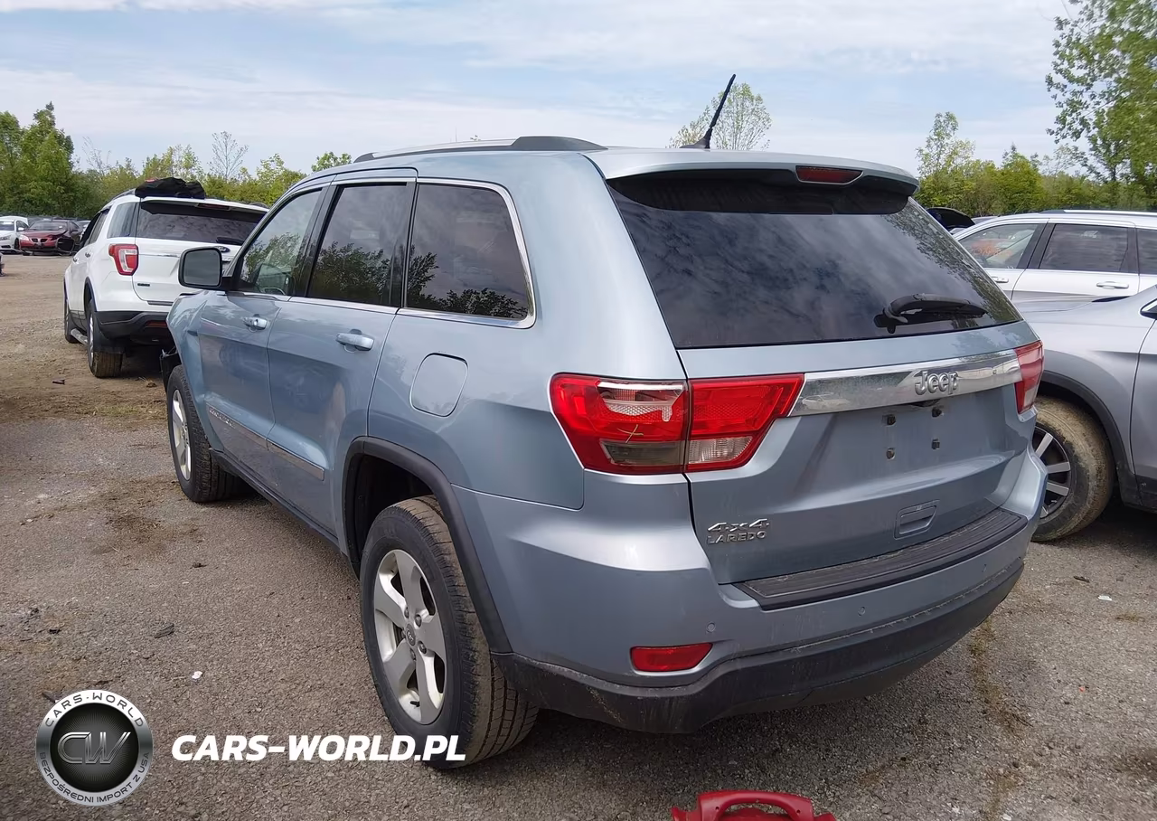 2013 Jeep Grand Cherokee Laredo VIN:1C4RJFAGXDC549146 - 3