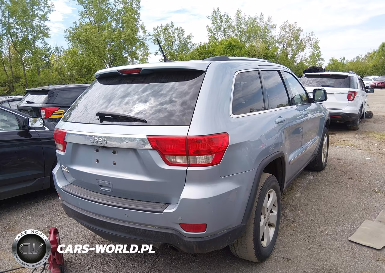 2013 Jeep Grand Cherokee Laredo VIN:1C4RJFAGXDC549146 - 4