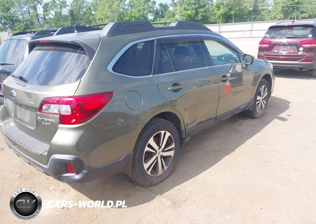2018 Subaru Outback 3.6R Limited VIN:4S4BSENC3J3355288 - 4