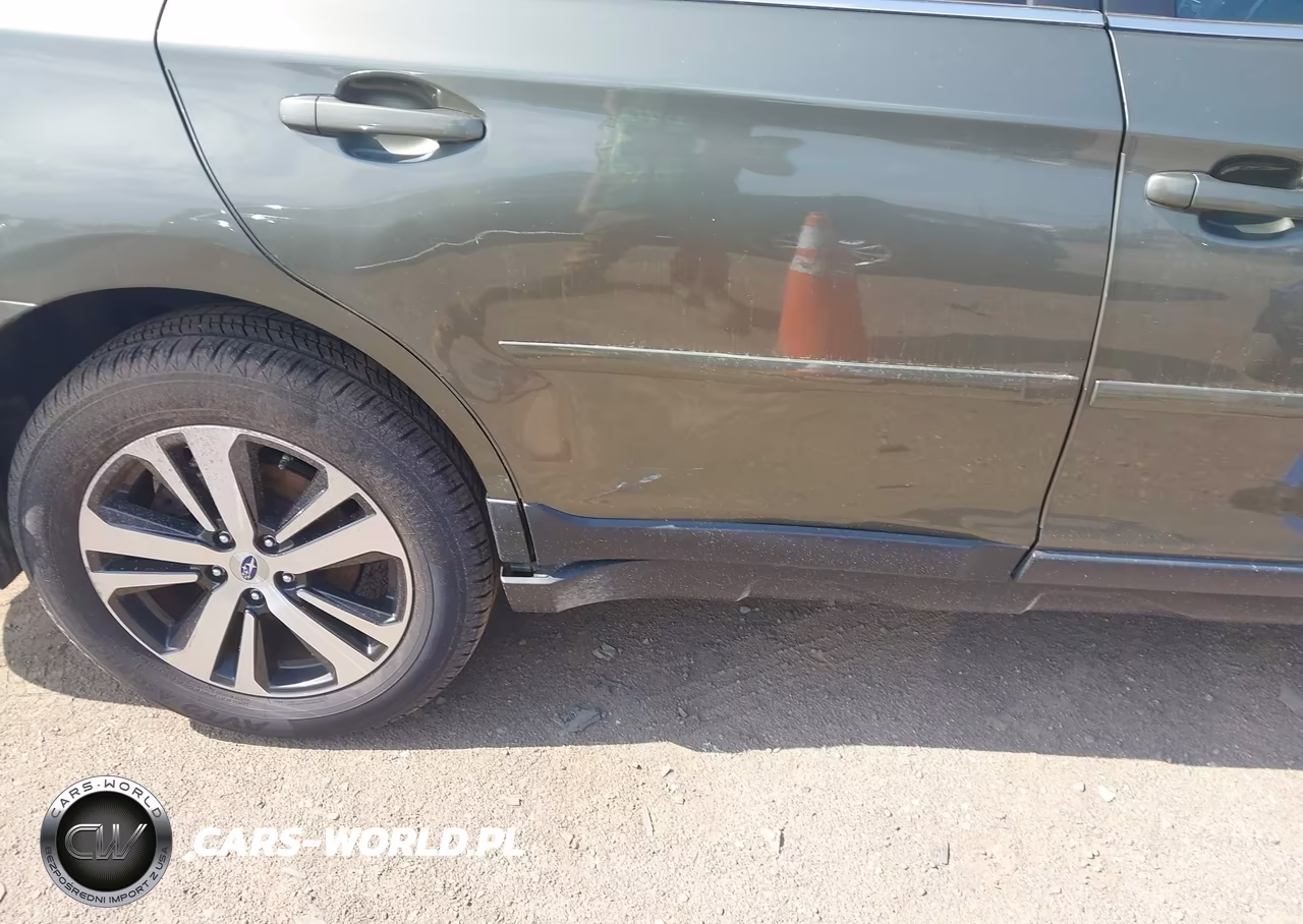 2018 Subaru Outback 3.6R Limited VIN:4S4BSENC3J3355288 - 6