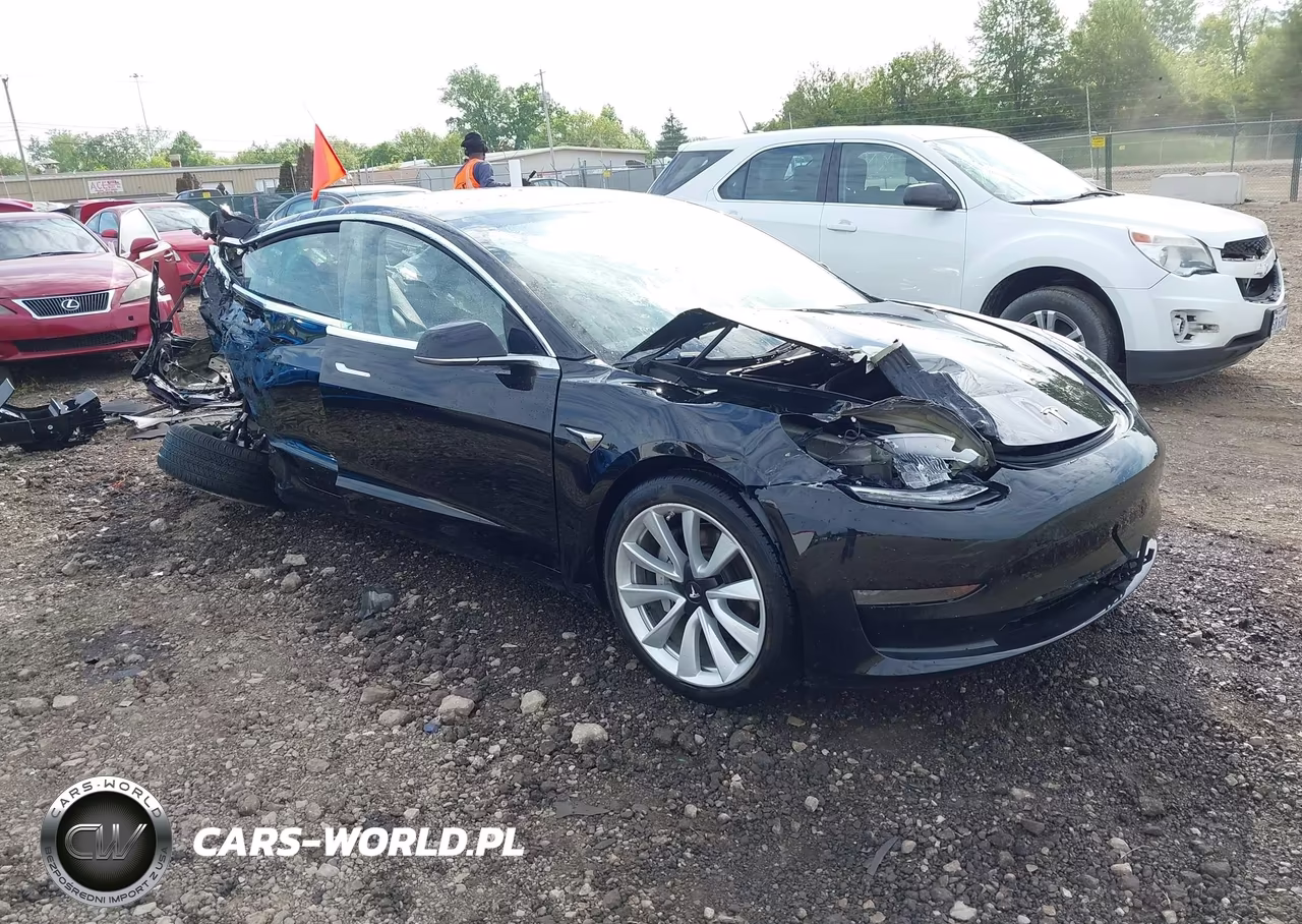 2018 Tesla Model 3 Long Range-Mid Range – zdjęcie 1 z 11