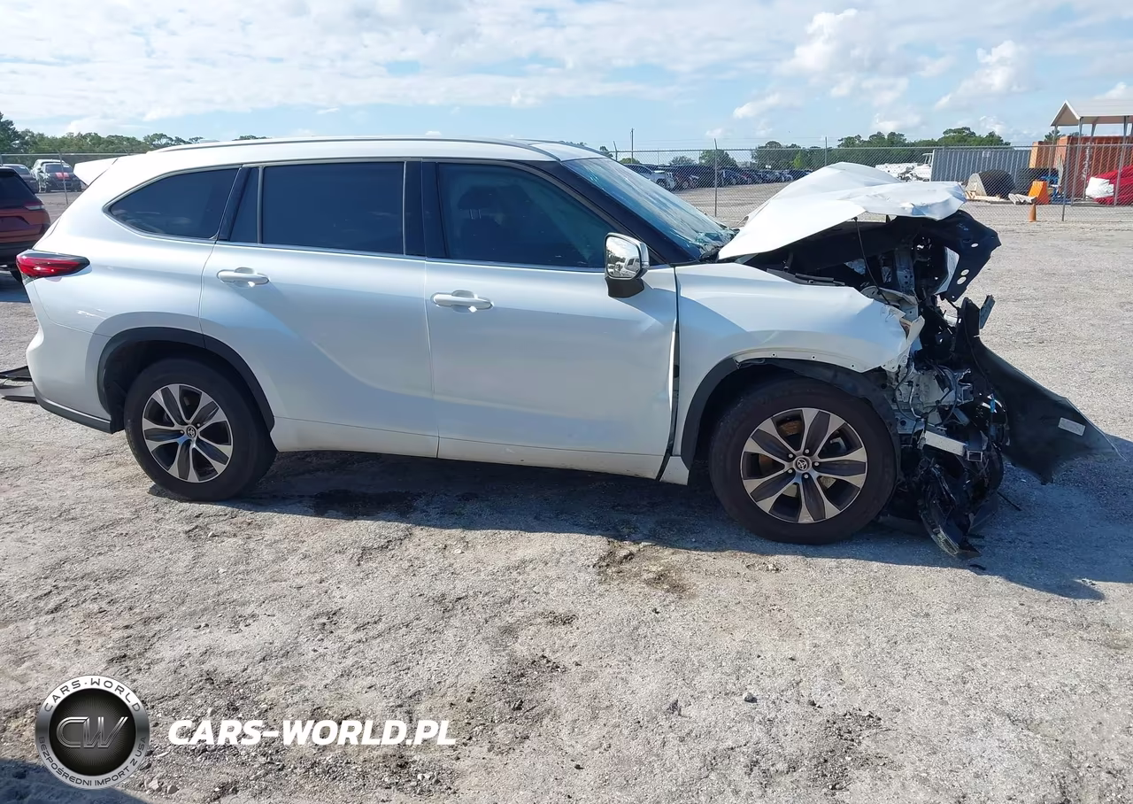 2022 Toyota Highlander Xle VIN:5TDGZRAH2NS552570 - 13