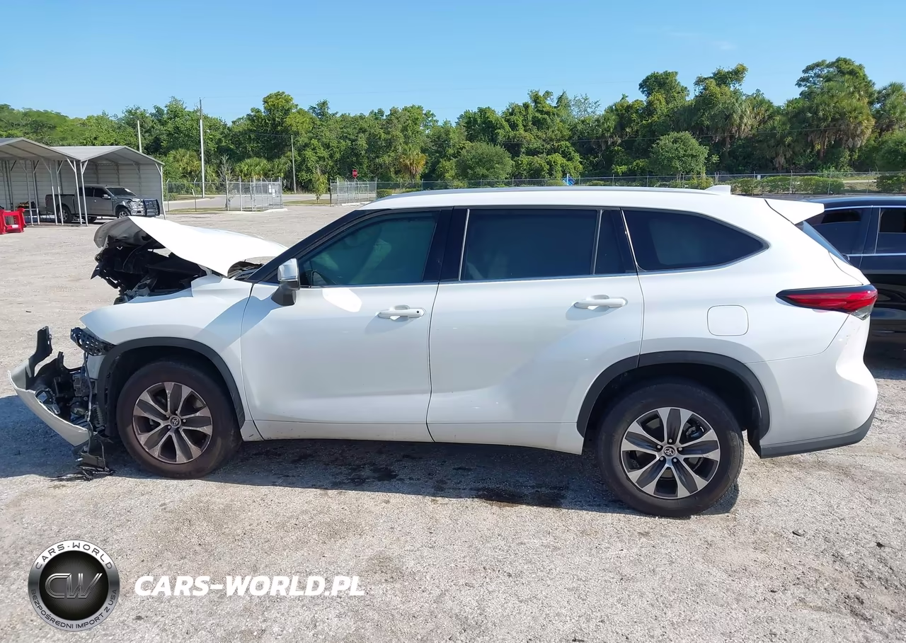 2022 Toyota Highlander Xle VIN:5TDGZRAH2NS552570 - 14
