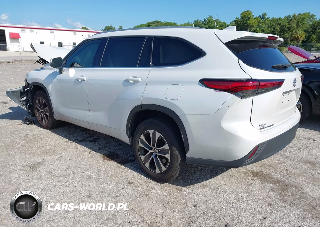 2022 Toyota Highlander Xle VIN:5TDGZRAH2NS552570 - 3