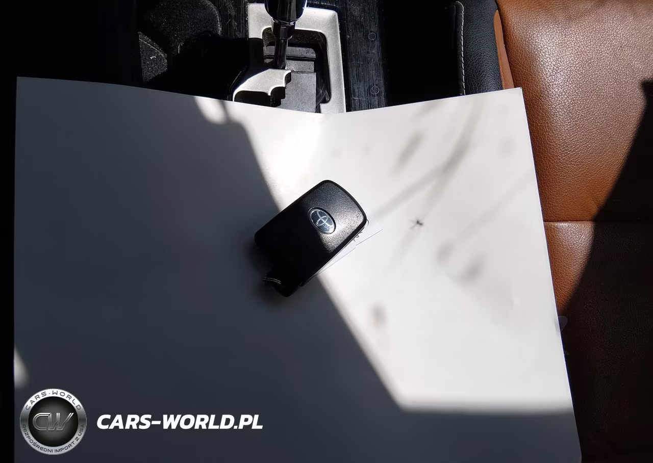 2018 Toyota Rav4 Hybrid Limited VIN:JTMDJREV1JD175343 - 11