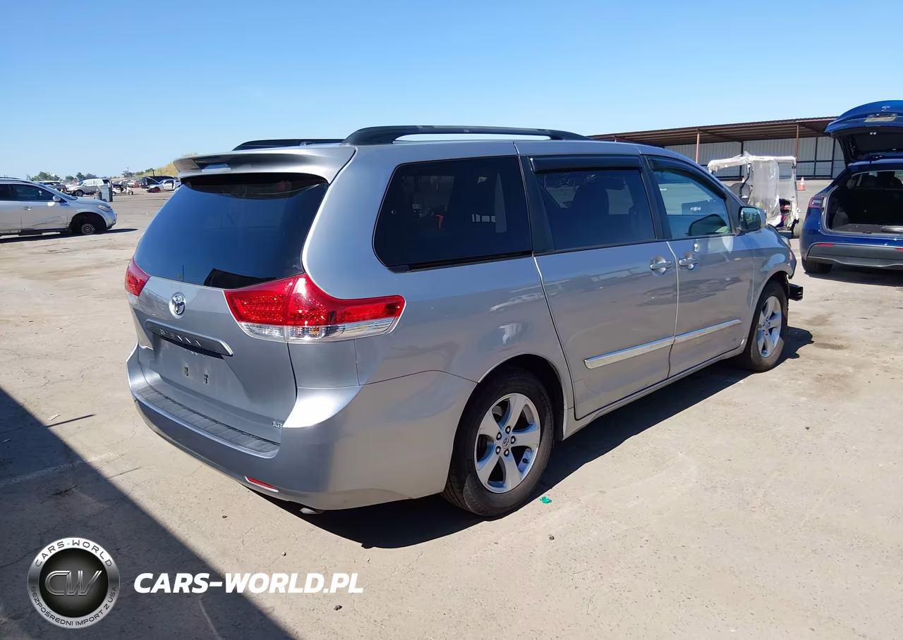 2012 Toyota Sienna Le V6 8 Passenger VIN:5TDKK3DC9CS258172 - 4