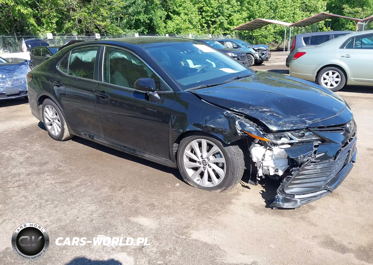 2022 Toyota Camry Le – zdjęcie 1 z 16