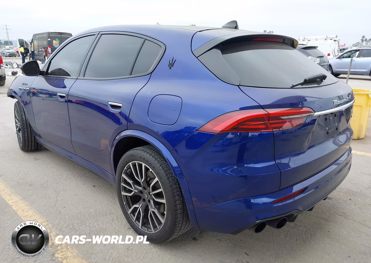 2023 Maserati Grecale Modena VIN:ZN682AVM5P7438575 - 3
