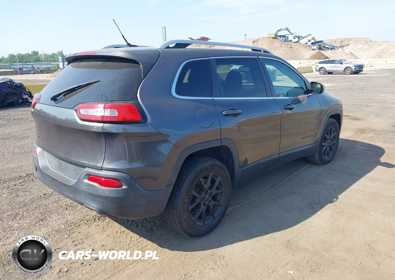 2014 Jeep Cherokee Latitude VIN:1C4PJMCS8EW137918 - 4