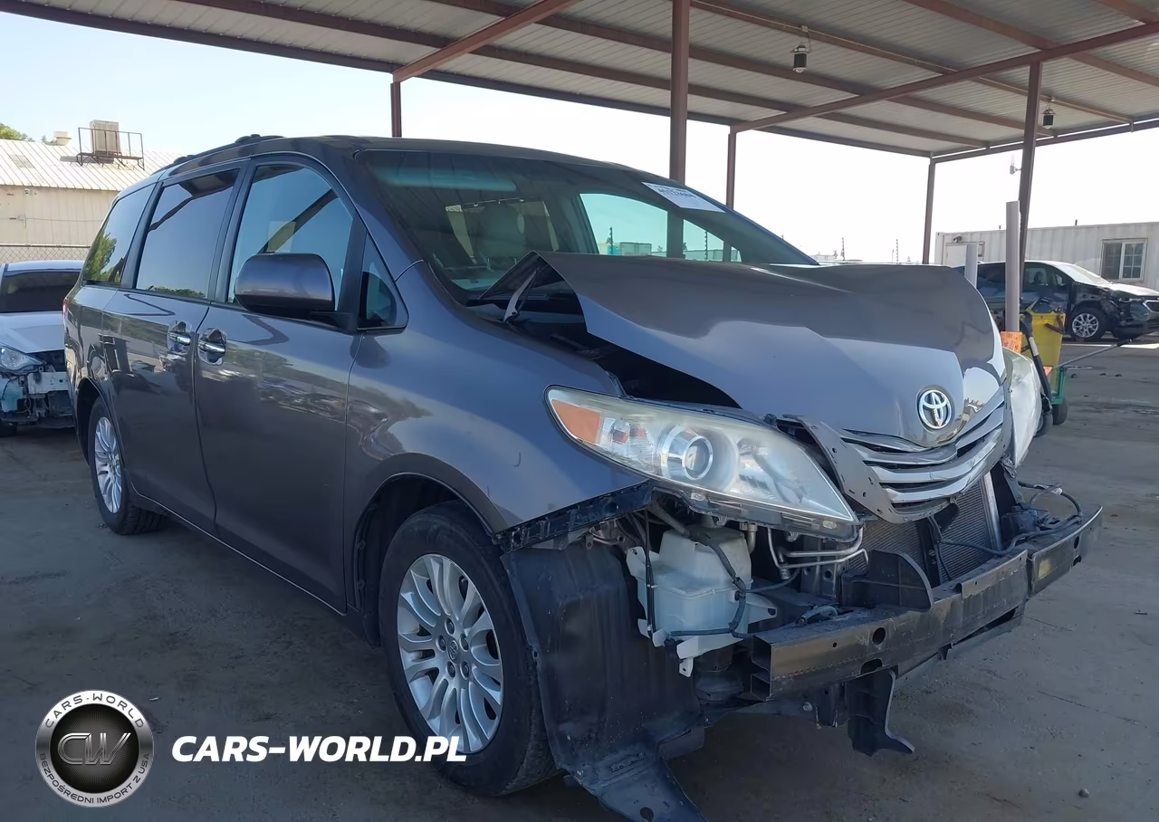 2013 Toyota Sienna Xle V6 8 Passenger
