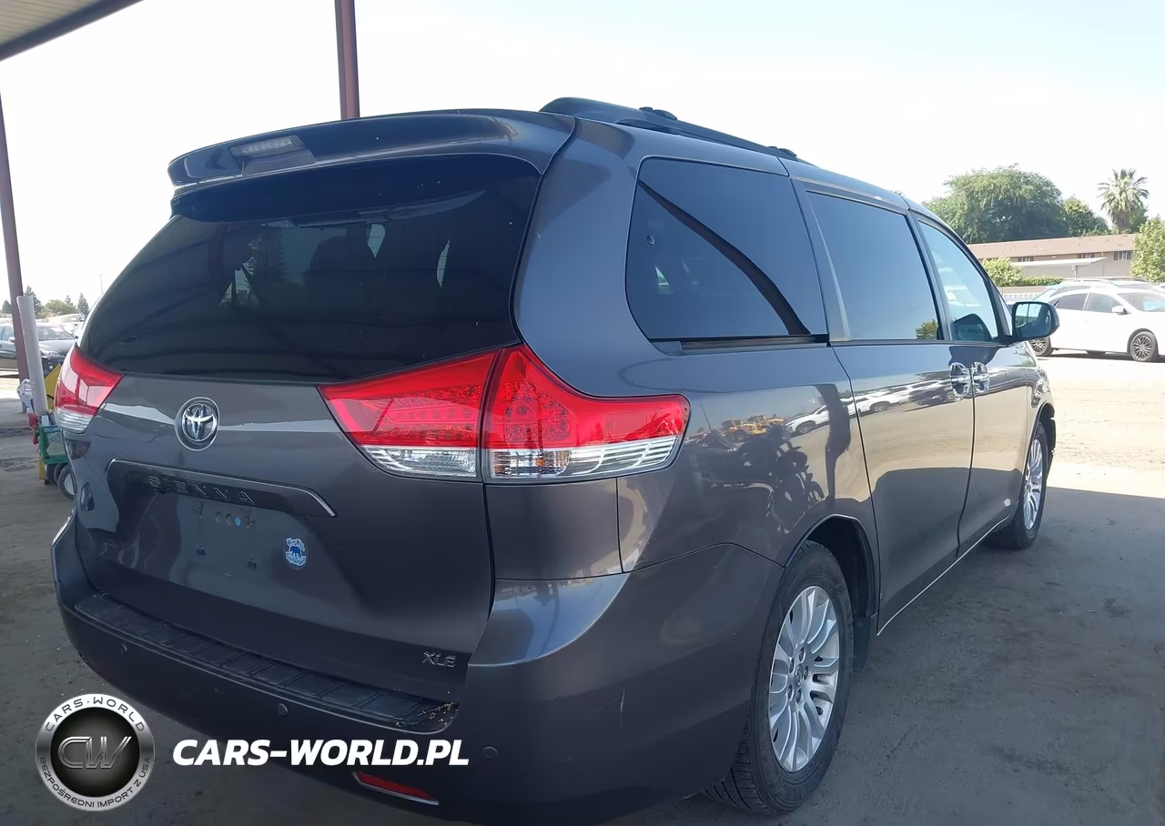 2013 Toyota Sienna Xle V6 8 Passenger VIN:5TDYK3DC7DS321023 - 4