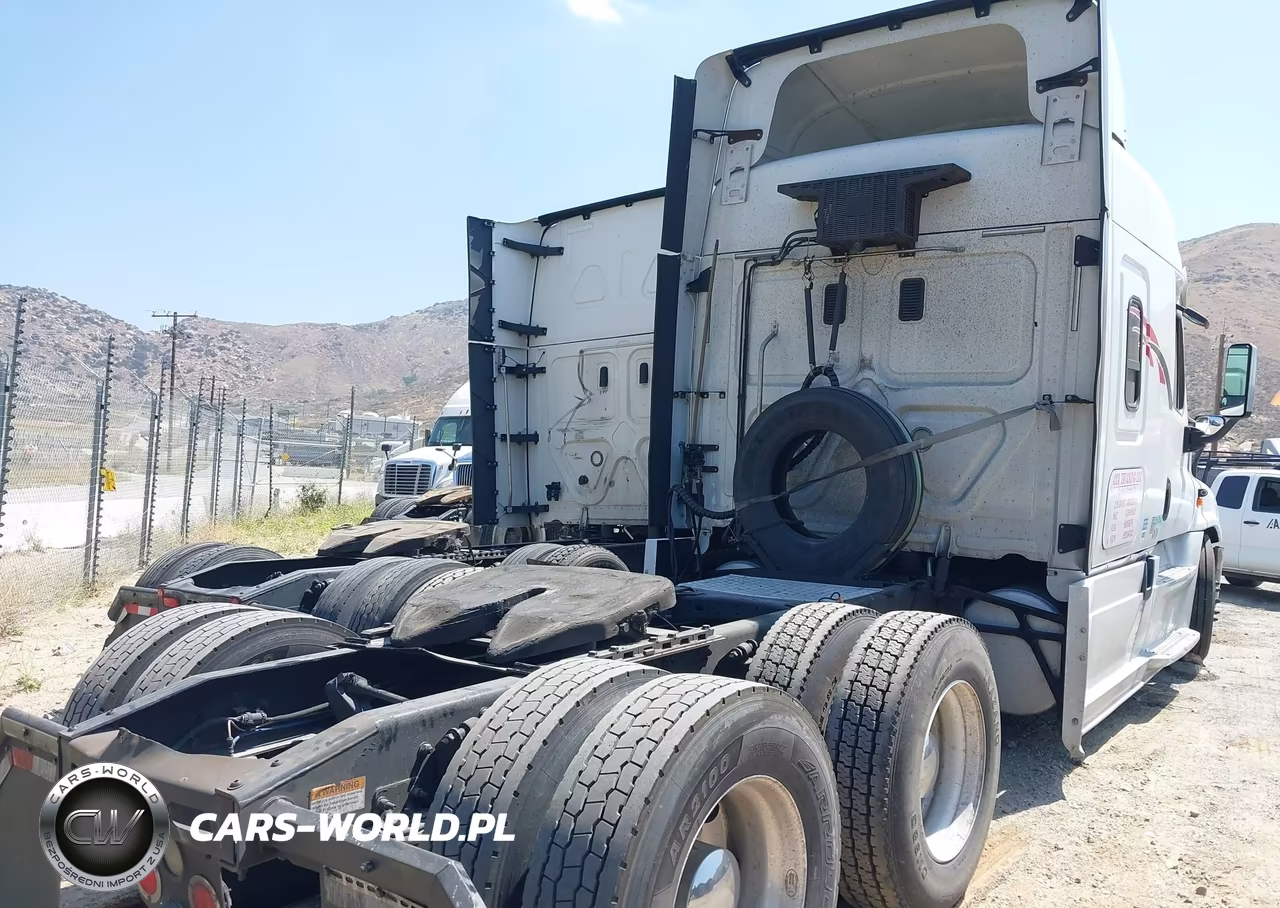2016 Freightliner Cascadia 125 VIN:1FUJGLD66GLHE0412 - 4