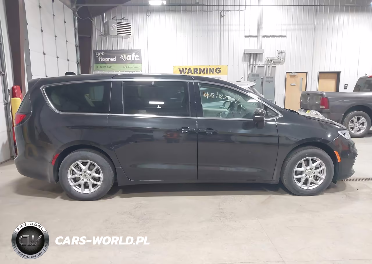 2023 Chrysler Pacifica Touring L VIN:2C4RC1BG4PR596793 - 13