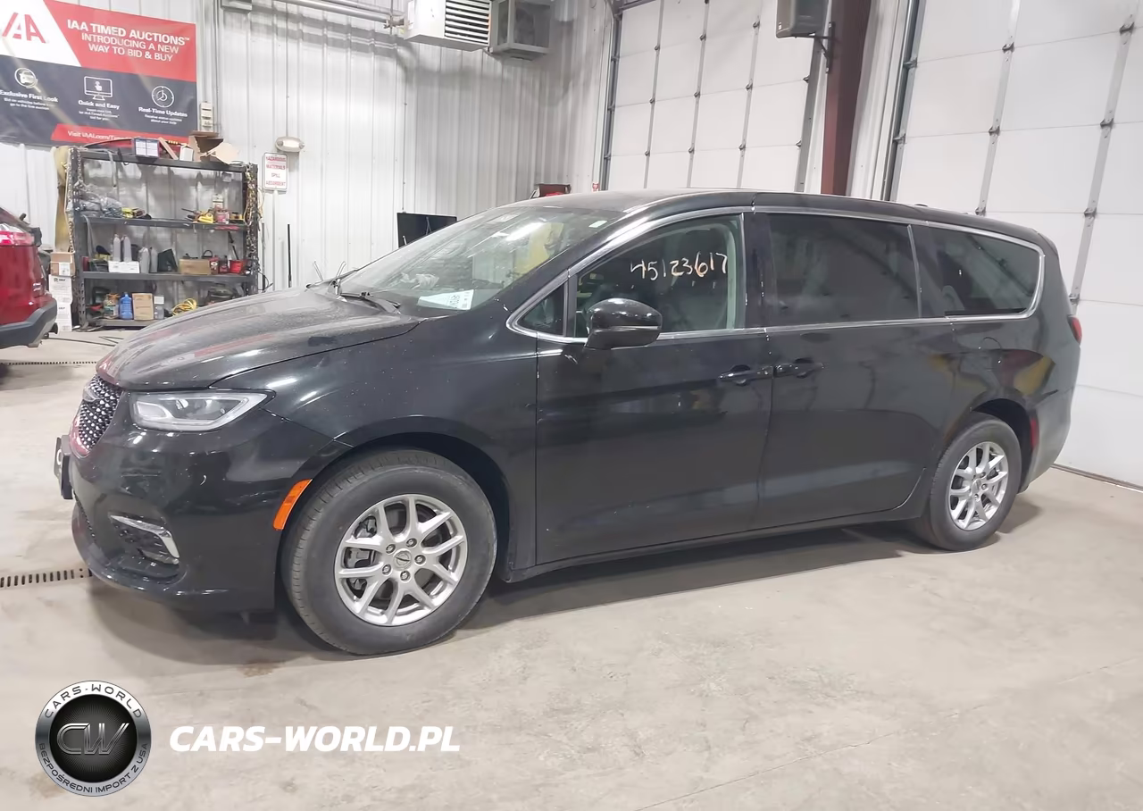 2023 Chrysler Pacifica Touring L VIN:2C4RC1BG4PR596793 - 14