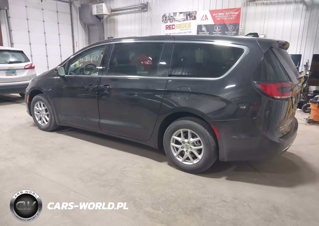 2023 Chrysler Pacifica Touring L VIN:2C4RC1BG4PR596793 - 3