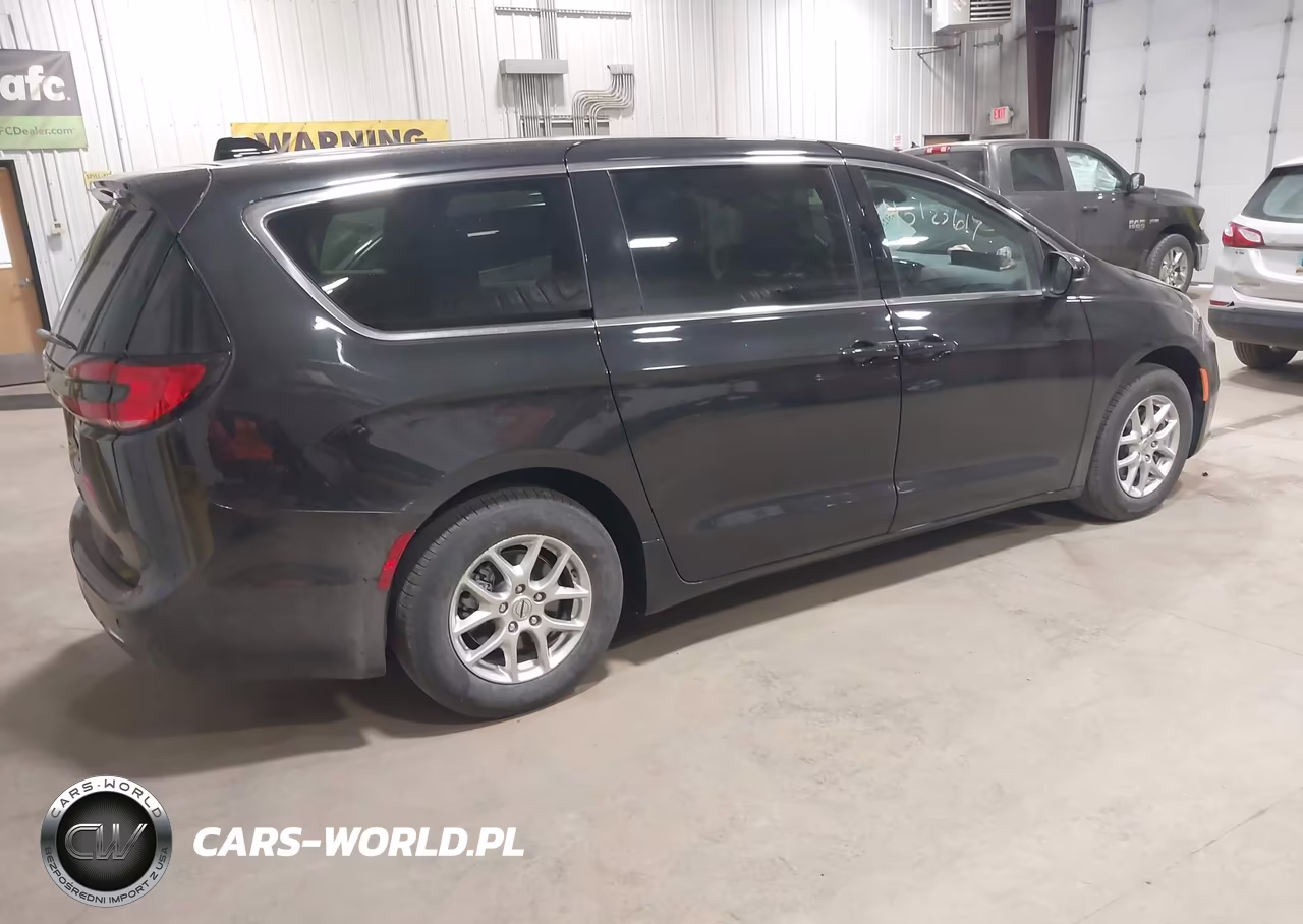 2023 Chrysler Pacifica Touring L VIN:2C4RC1BG4PR596793 - 4