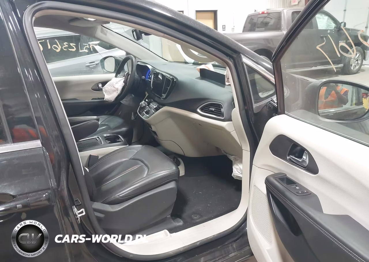 2023 Chrysler Pacifica Touring L VIN:2C4RC1BG4PR596793 - 5