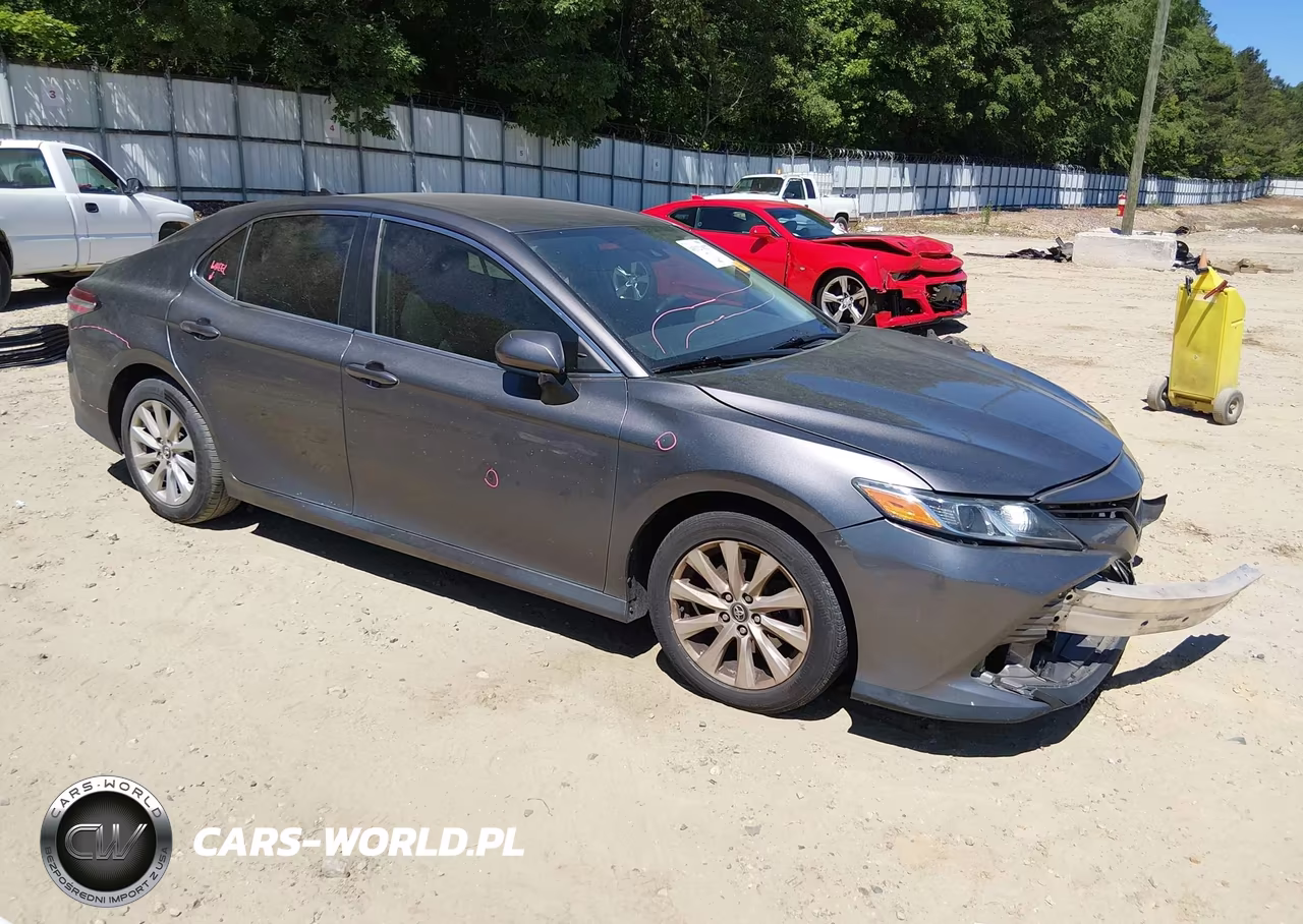 2020 Toyota Camry Le – zdjęcie 1 z 19