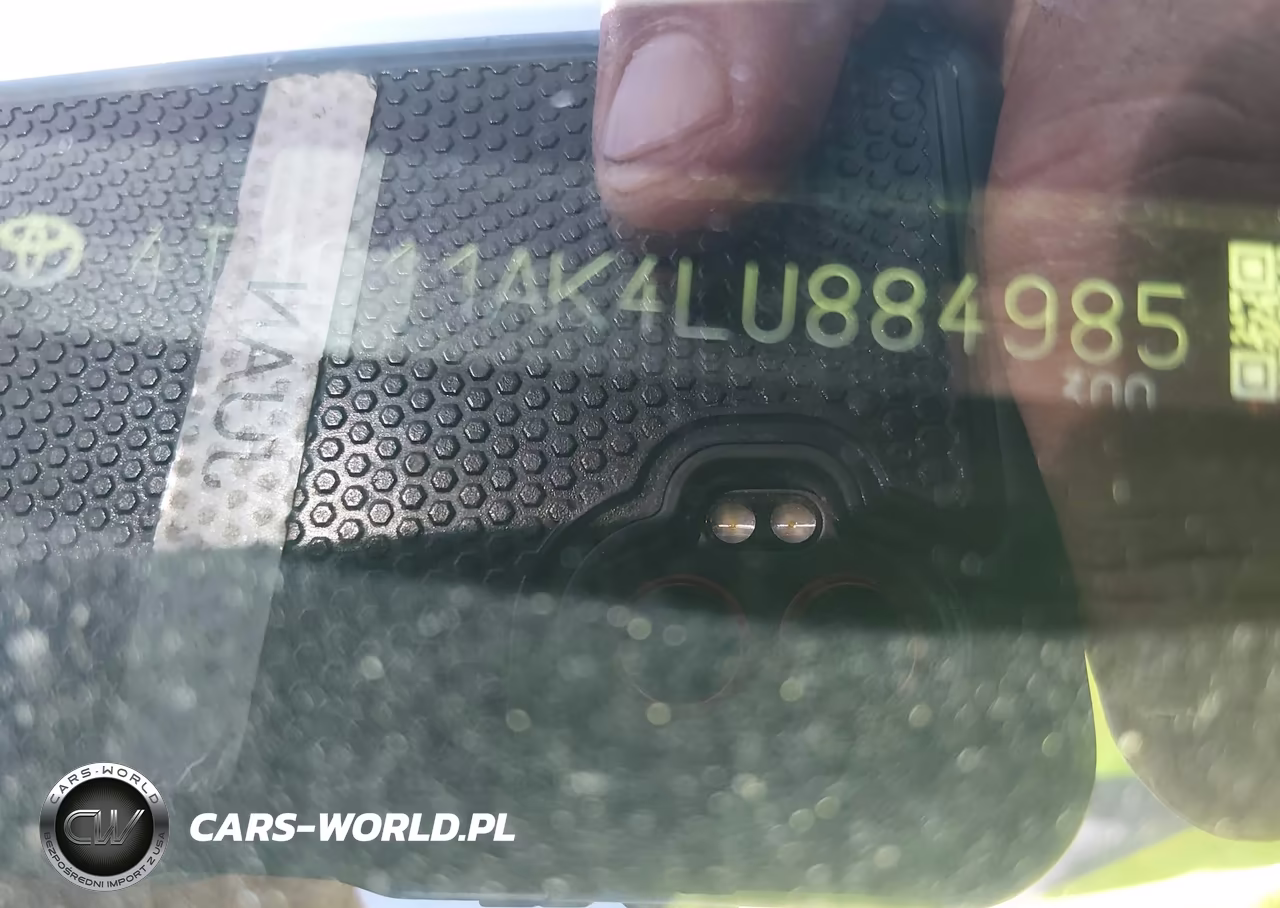 2020 Toyota Camry Le VIN:4T1C11AK4LU884985 - 18