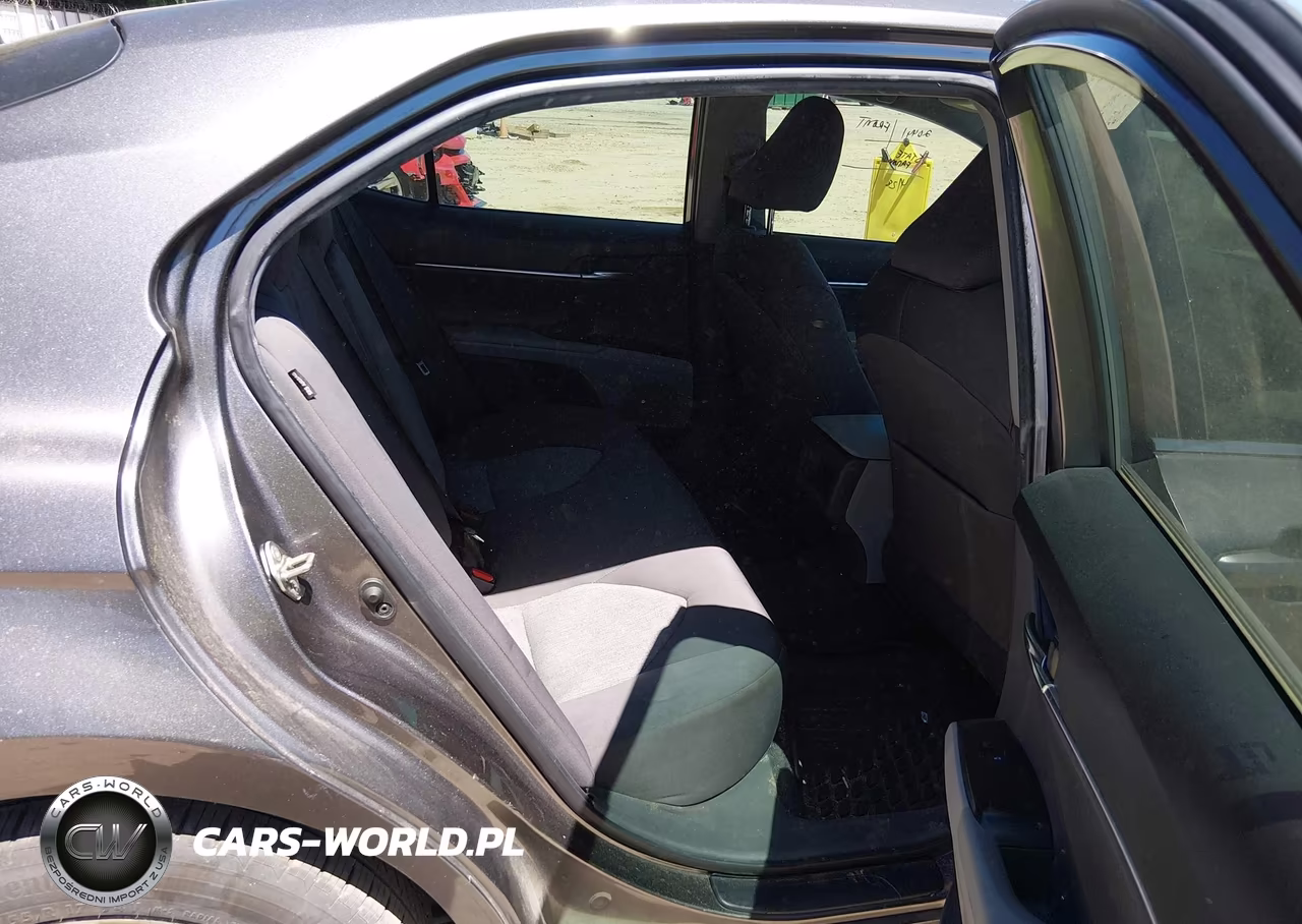 2020 Toyota Camry Le VIN:4T1C11AK4LU884985 - 8