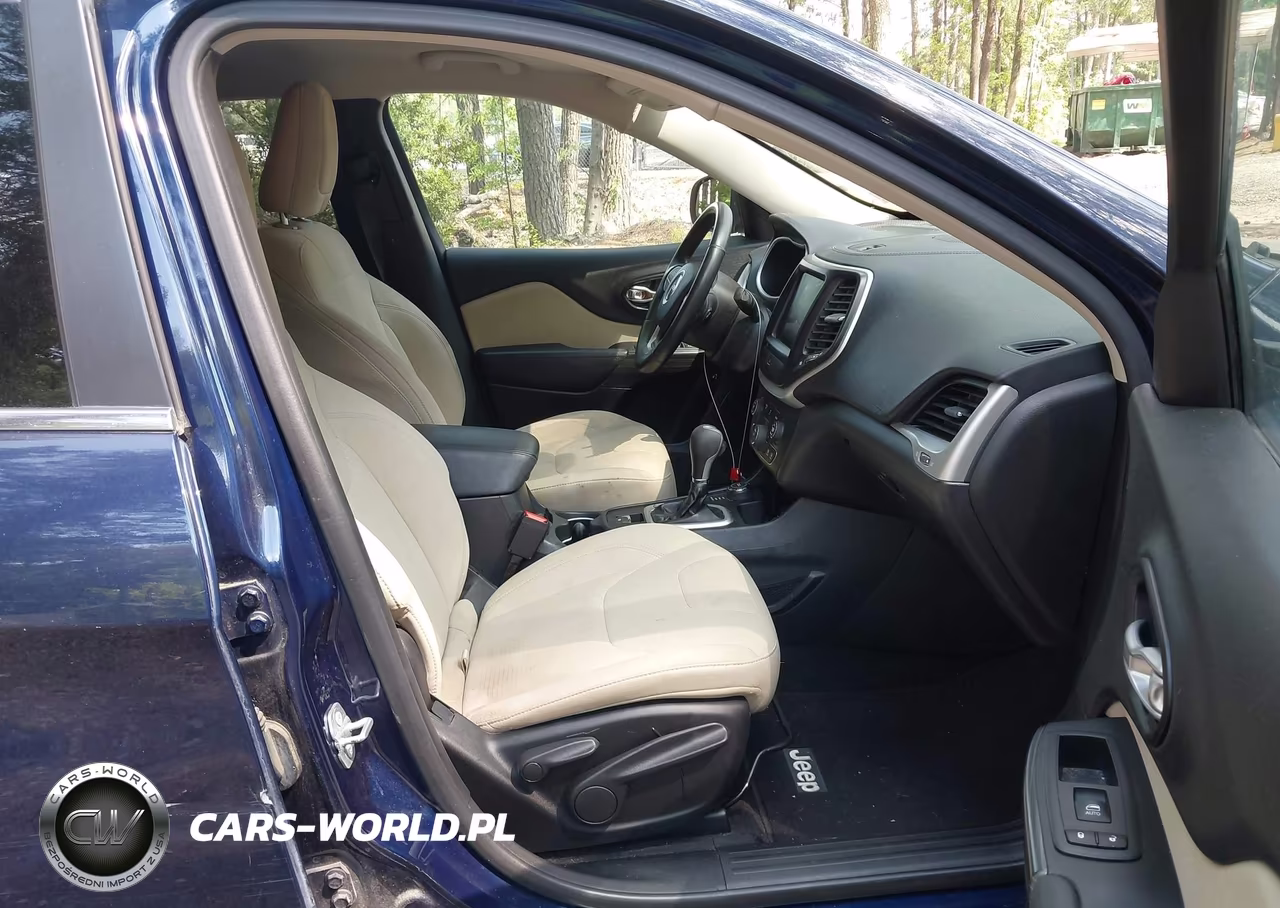 2016 Jeep Cherokee Latitude VIN:1C4PJMCB1GW154126 - 5