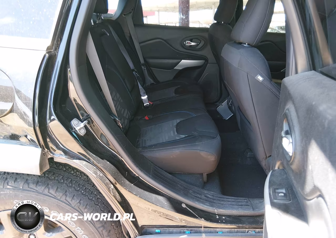 2019 Jeep Cherokee Upland 4X4 VIN:1C4PJMCX9KD453461 - 8