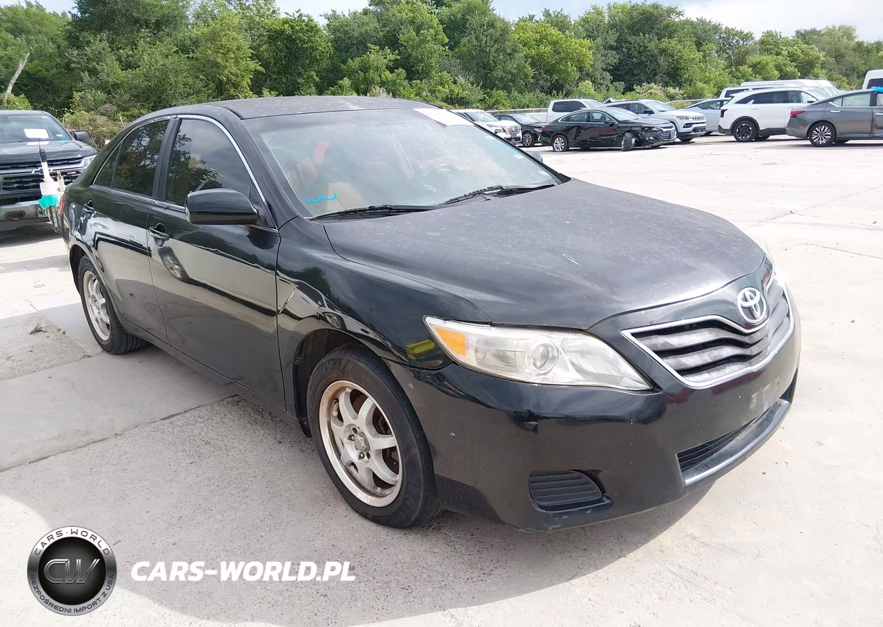 2010 Toyota Camry Le – zdjęcie 1 z 12