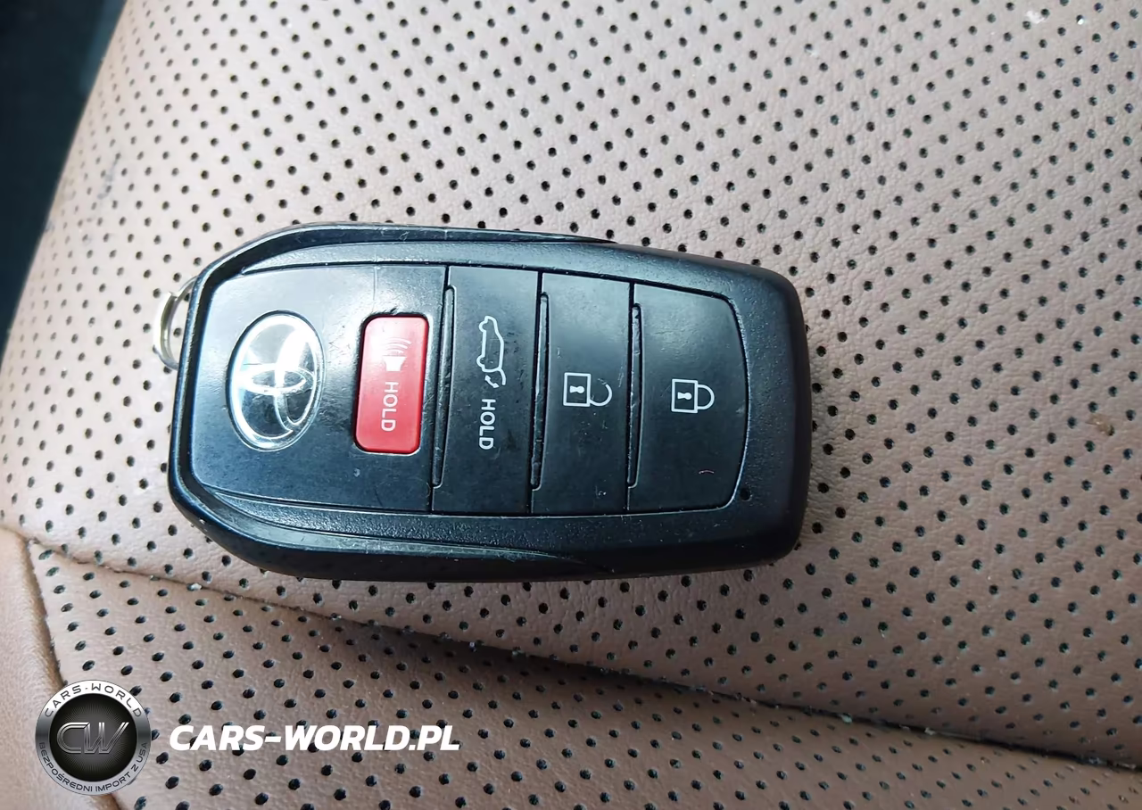 2025 Toyota Crown Signia Xle VIN:JTDACAAJ1S3019702 - 11