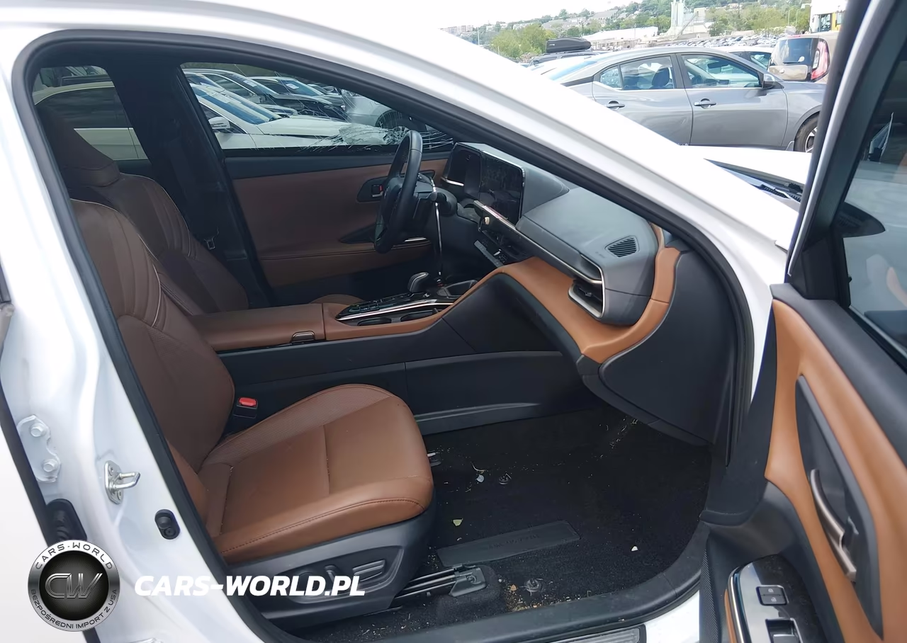 2025 Toyota Crown Signia Xle VIN:JTDACAAJ1S3019702 - 5