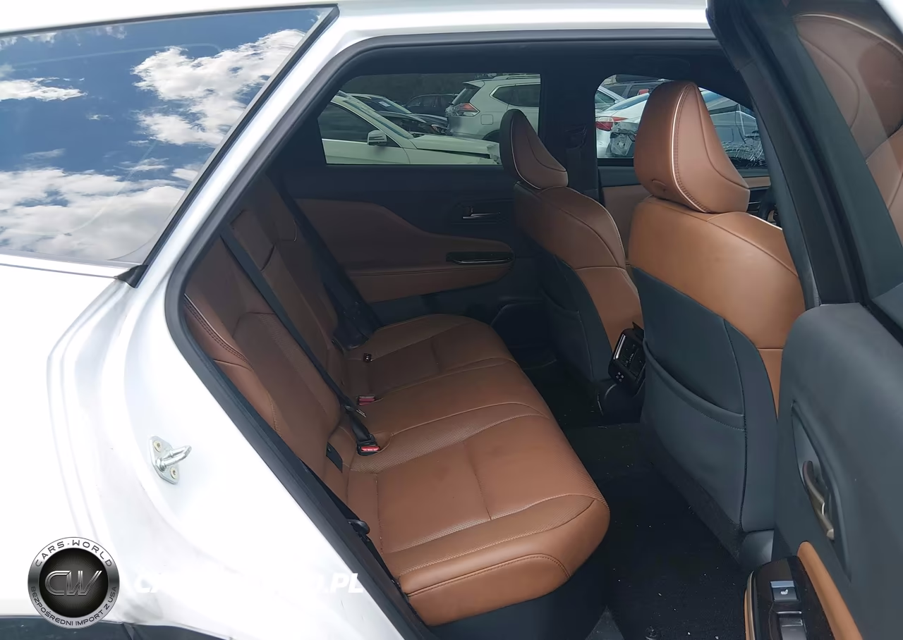 2025 Toyota Crown Signia Xle VIN:JTDACAAJ1S3019702 - 8