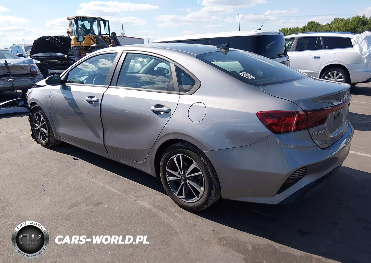 2023 Kia Forte Lxs VIN:3KPF24AD8PE582069 - 3