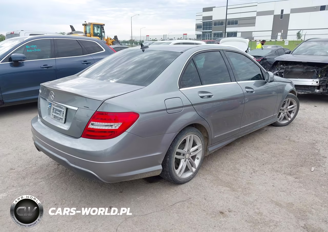 2013 Mercedes-Benz C 250 Sport VIN:WDDGF4HB0DR292007 - 4