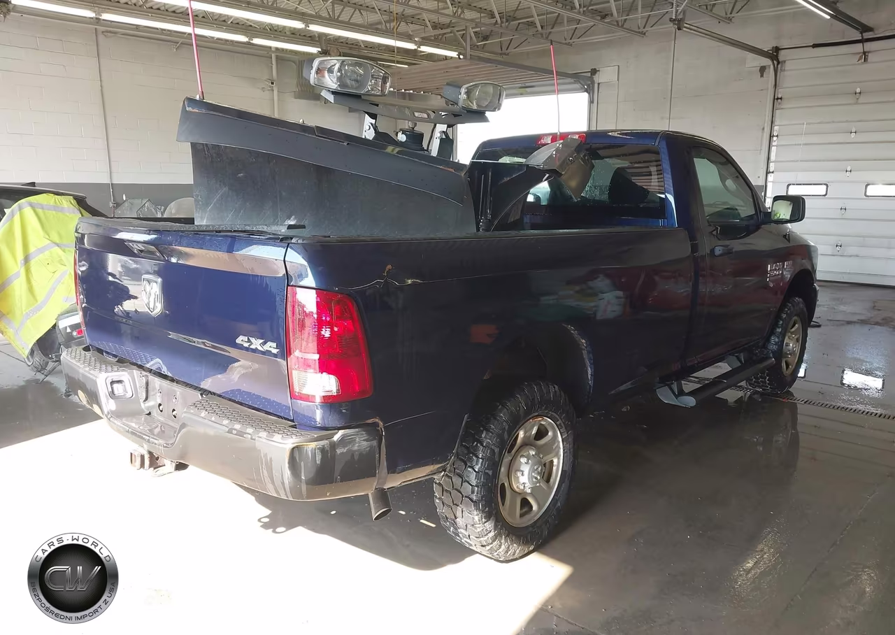 2018 Ram 2500 Tradesman 4X4 8' Box VIN:3C6LR5AT3JG363597 - 4