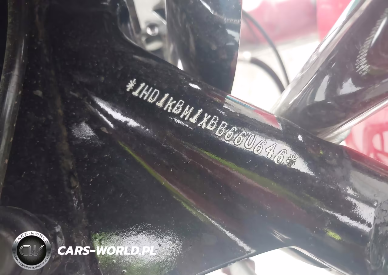 2011 Harley-Davidson Flhx VIN:1HD1KBM1XBB660646 - 10