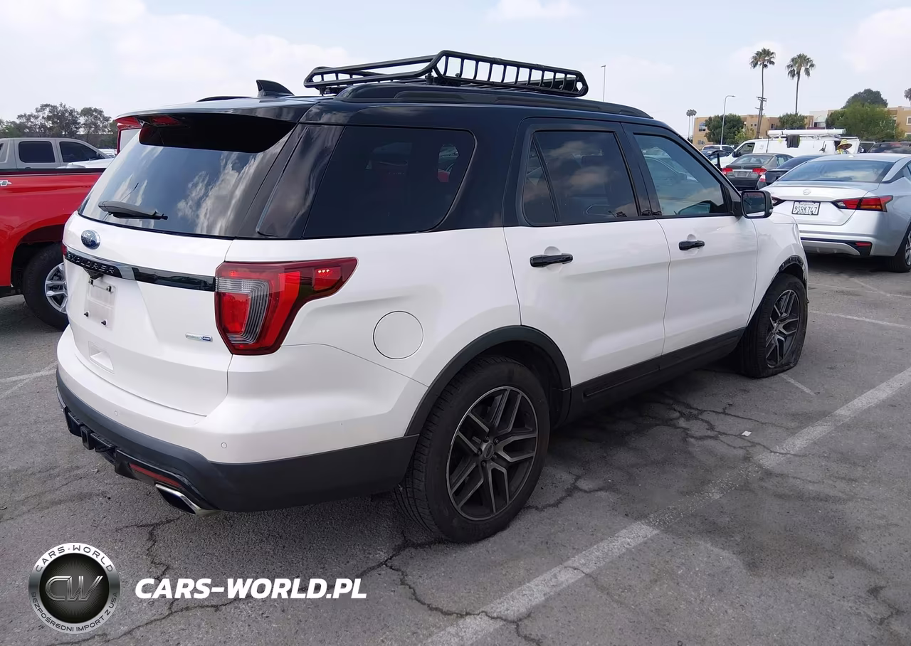 2017 Ford Explorer Sport VIN:1FM5K8GT0HGD99831 - 4