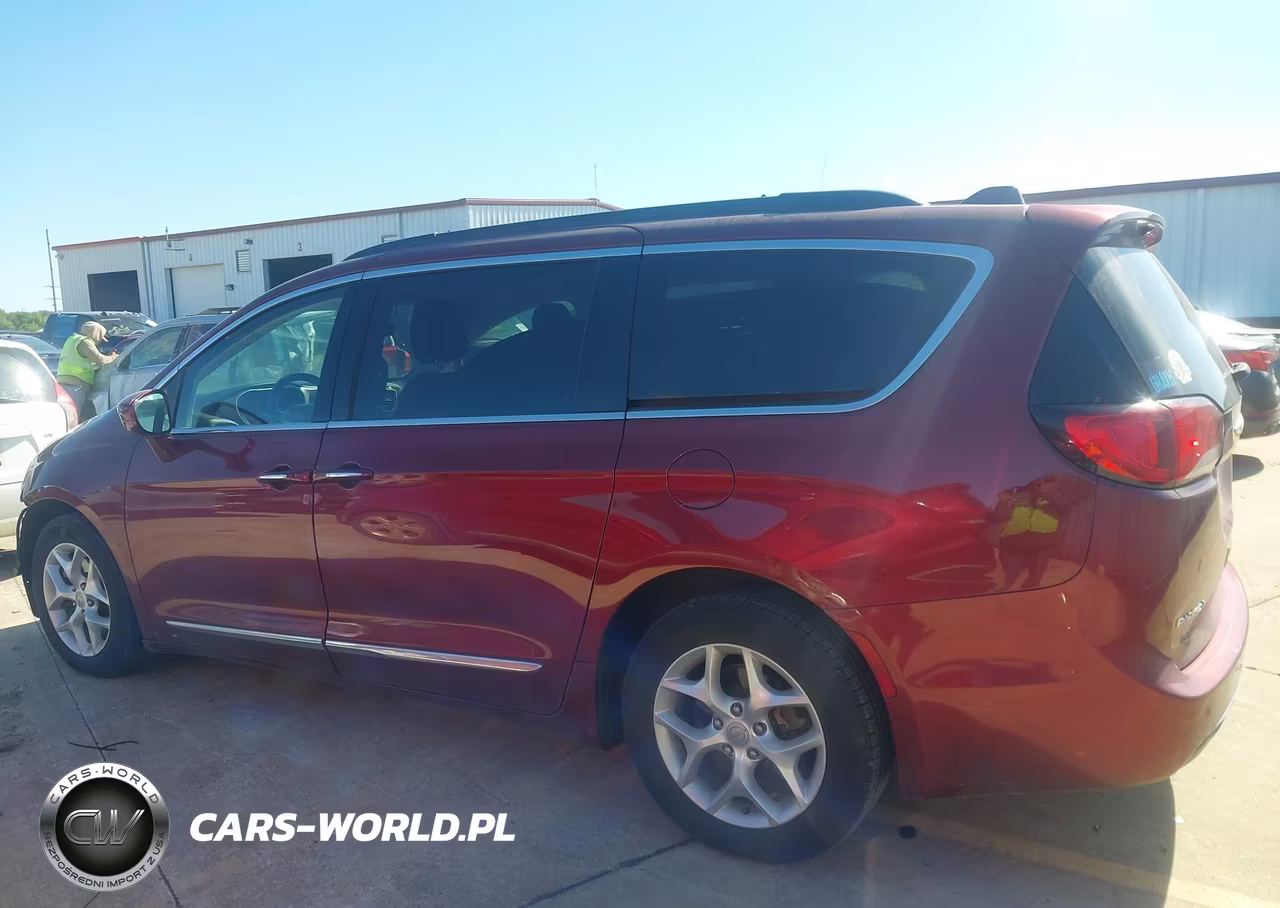 2017 Chrysler Pacifica Touring-L VIN:2C4RC1BG8HR809858 - 15