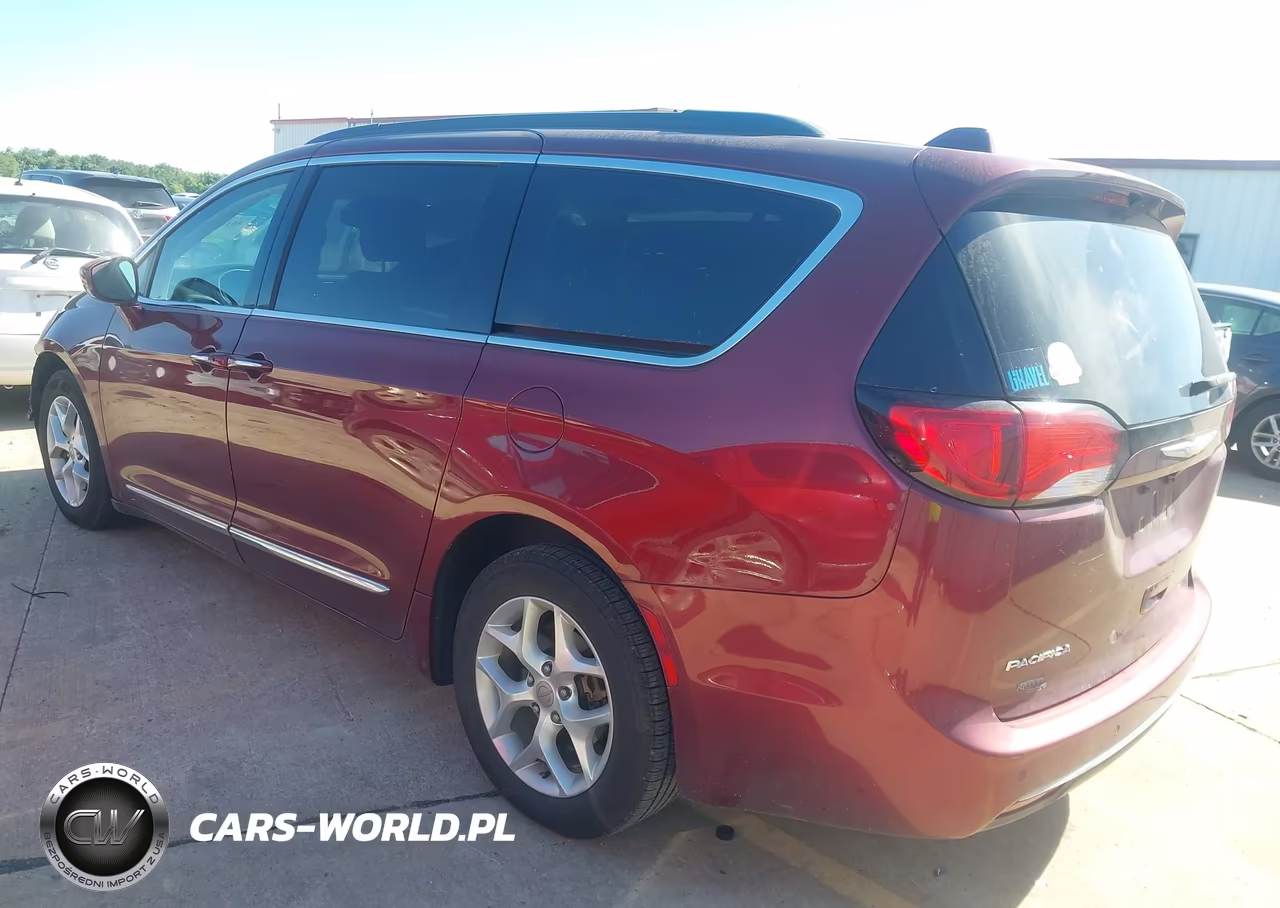 2017 Chrysler Pacifica Touring-L VIN:2C4RC1BG8HR809858 - 3