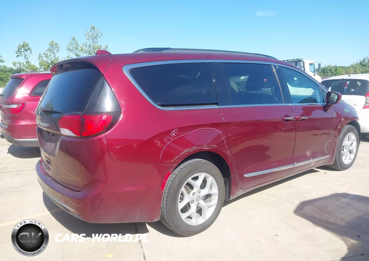 2017 Chrysler Pacifica Touring-L VIN:2C4RC1BG8HR809858 - 4