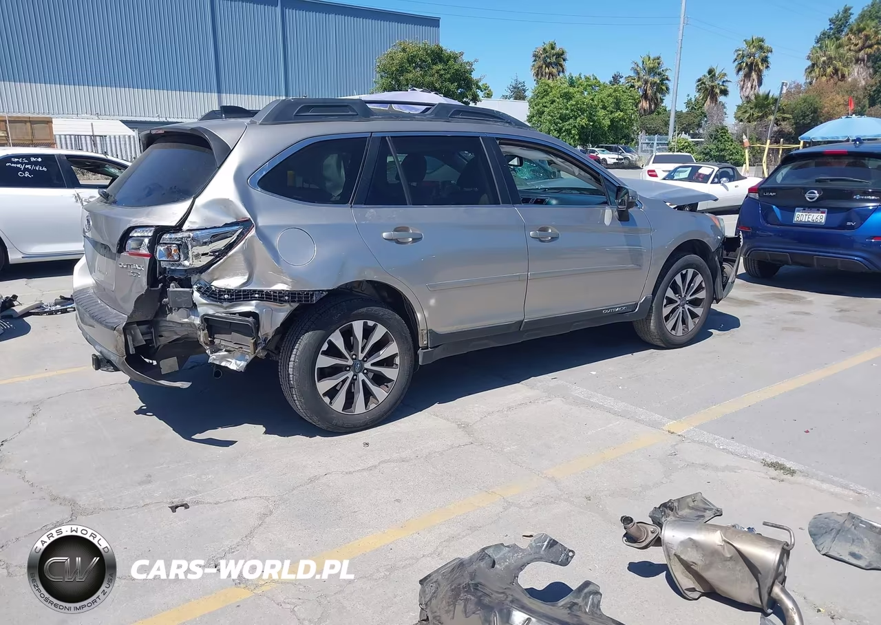 2016 Subaru Outback 3.6R Limited VIN:4S4BSENCXG3237392 - 4