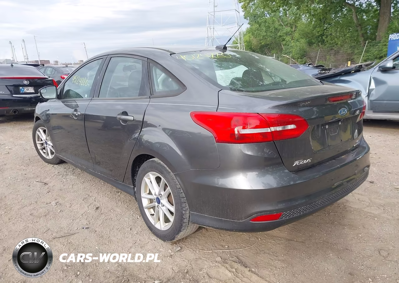 2016 Ford Focus Se VIN:1FADP3F21GL335404 - 3