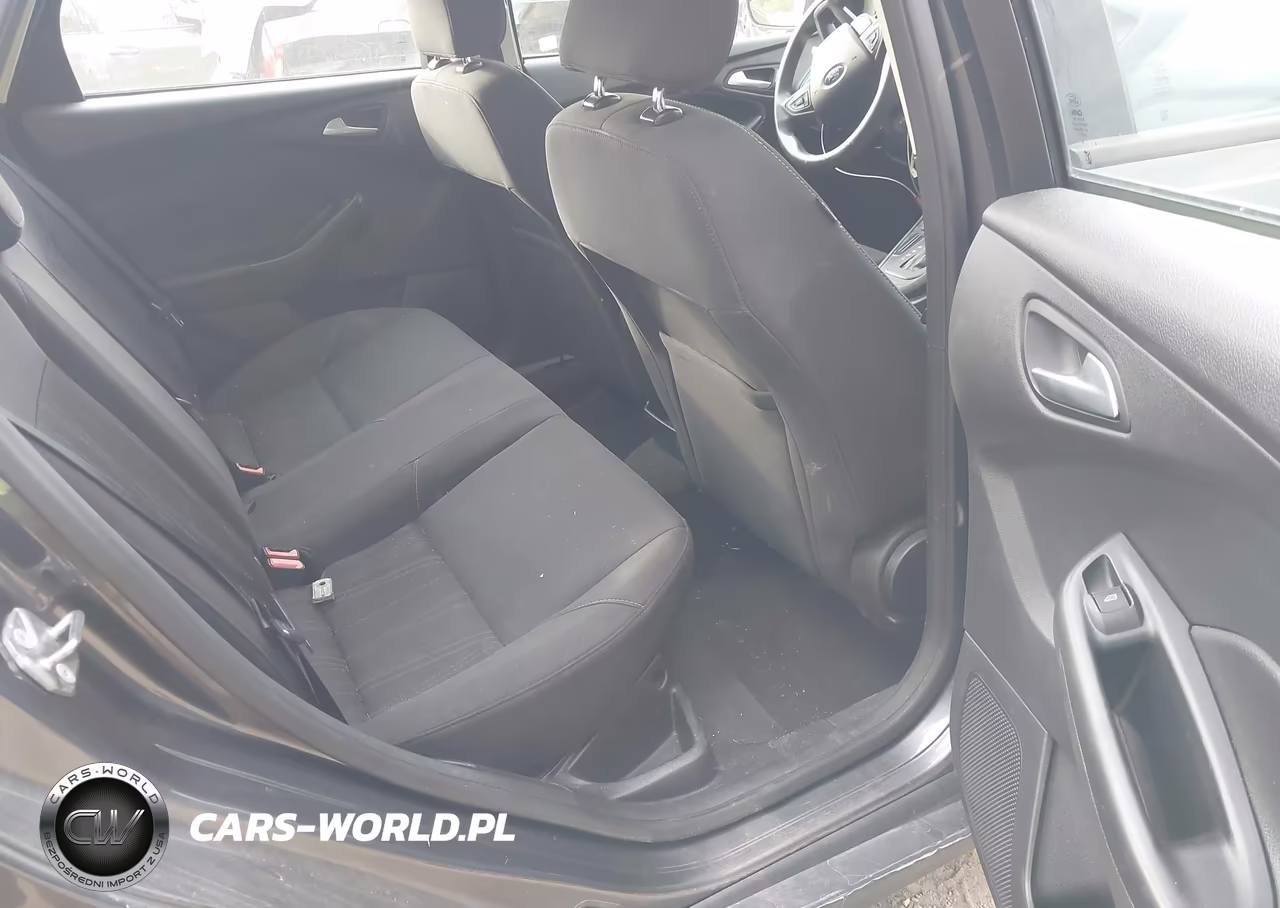 2016 Ford Focus Se VIN:1FADP3F21GL335404 - 8