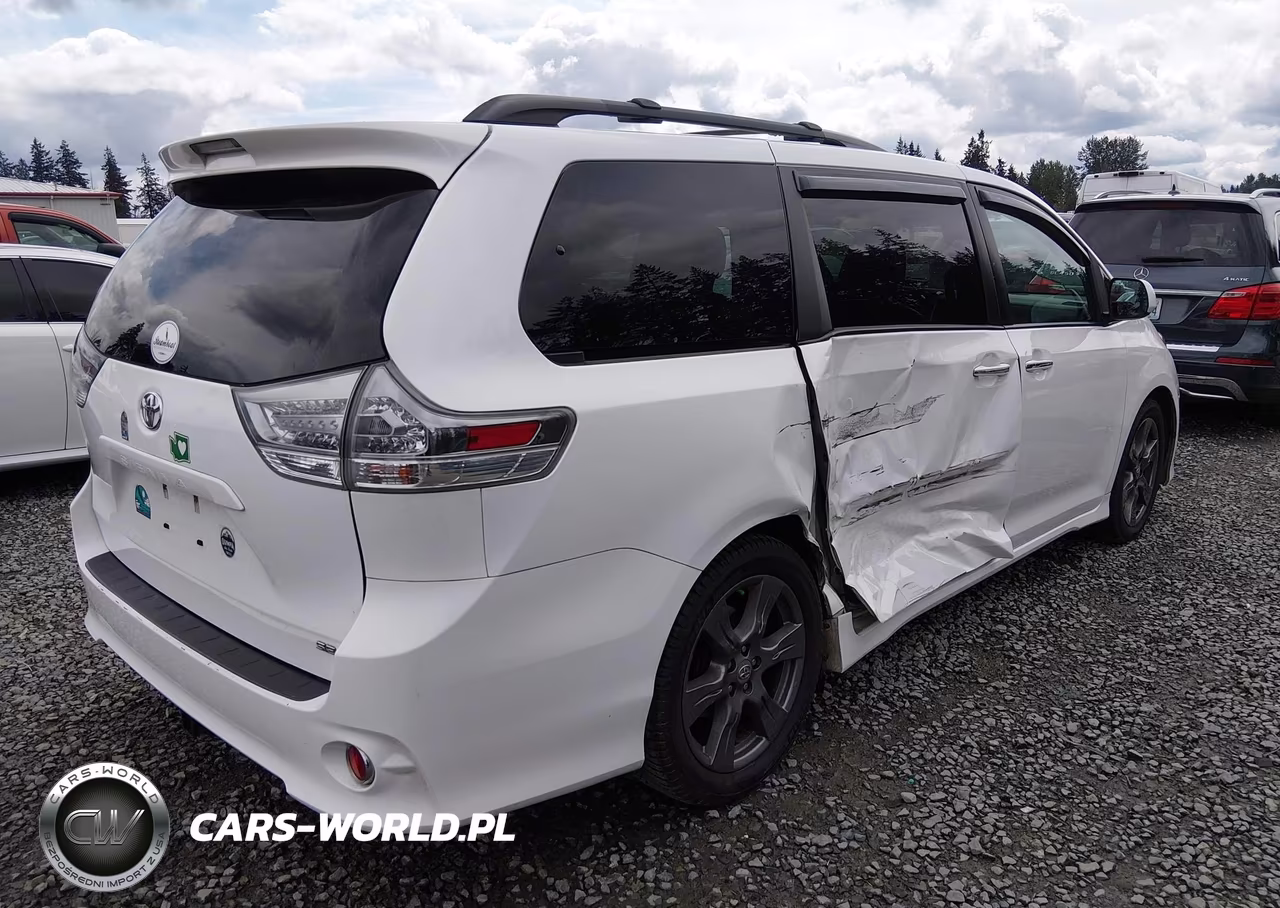 2017 Toyota Sienna Se 8 Passenger VIN:5TDXZ3DC9HS863298 - 4