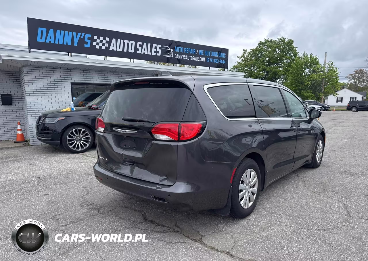 2019 Chrysler Pacifica L VIN:2C4RC1AG5KR532627 - 4