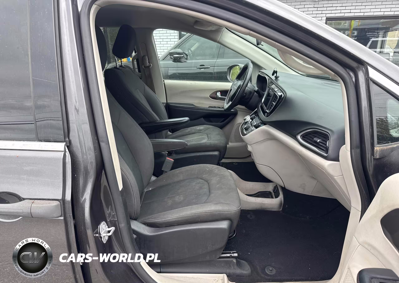 2019 Chrysler Pacifica L VIN:2C4RC1AG5KR532627 - 5