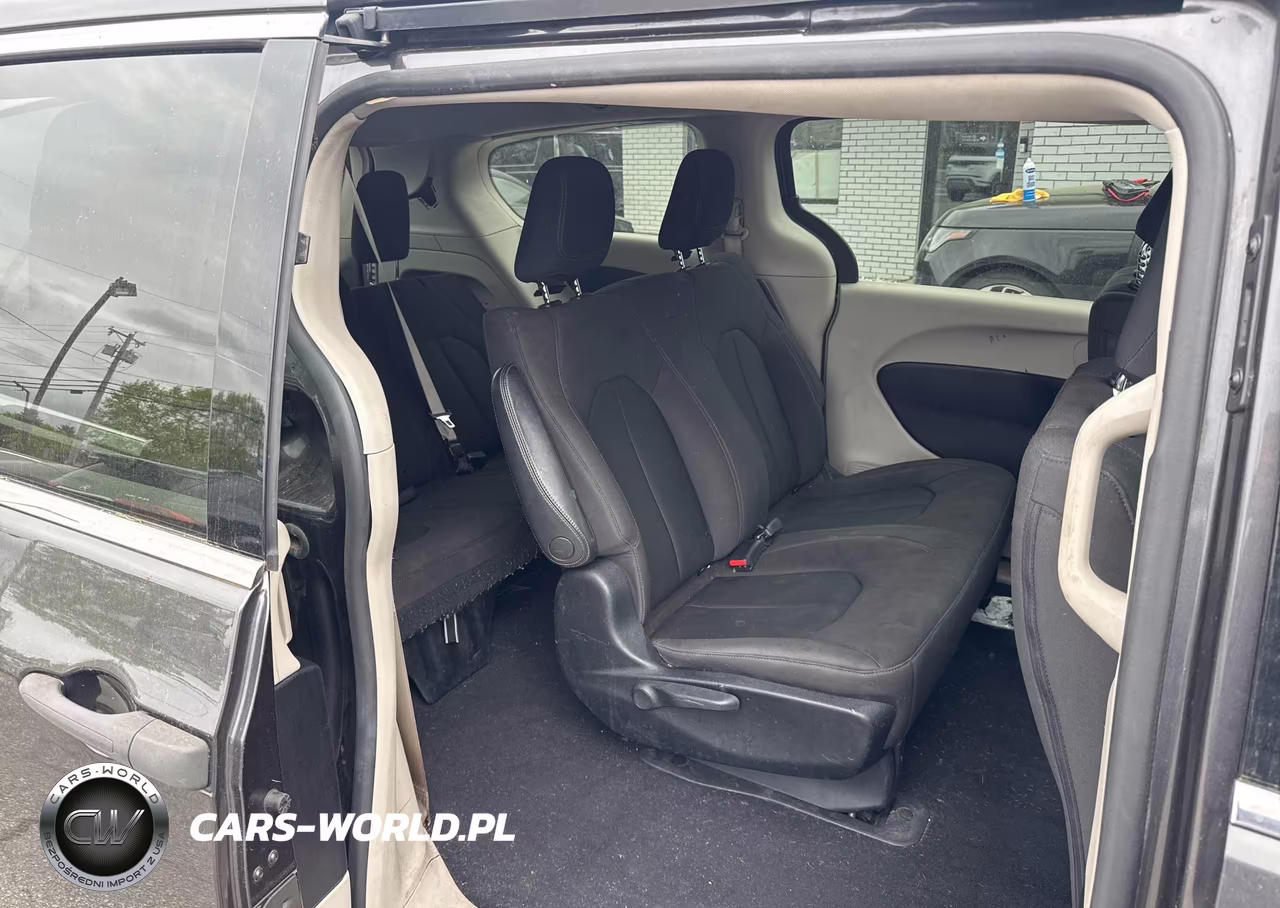 2019 Chrysler Pacifica L VIN:2C4RC1AG5KR532627 - 6